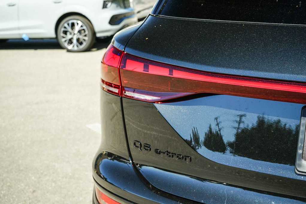 Thumbnail: 2027 Audi Q6 e-tron - 10