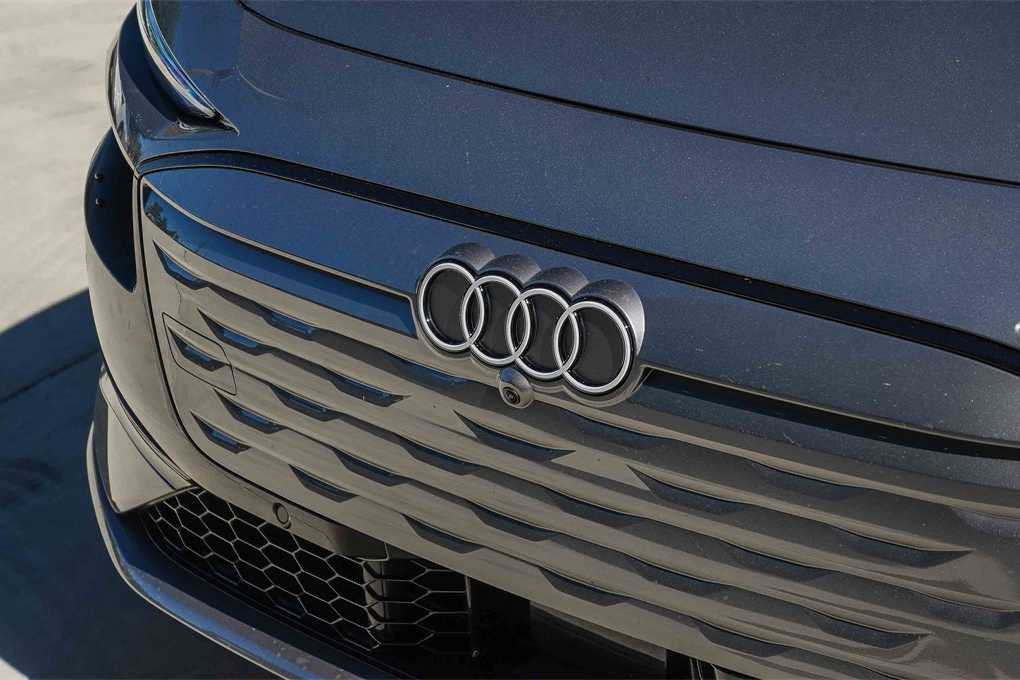 Thumbnail: 2025 Audi e-tron S - 9