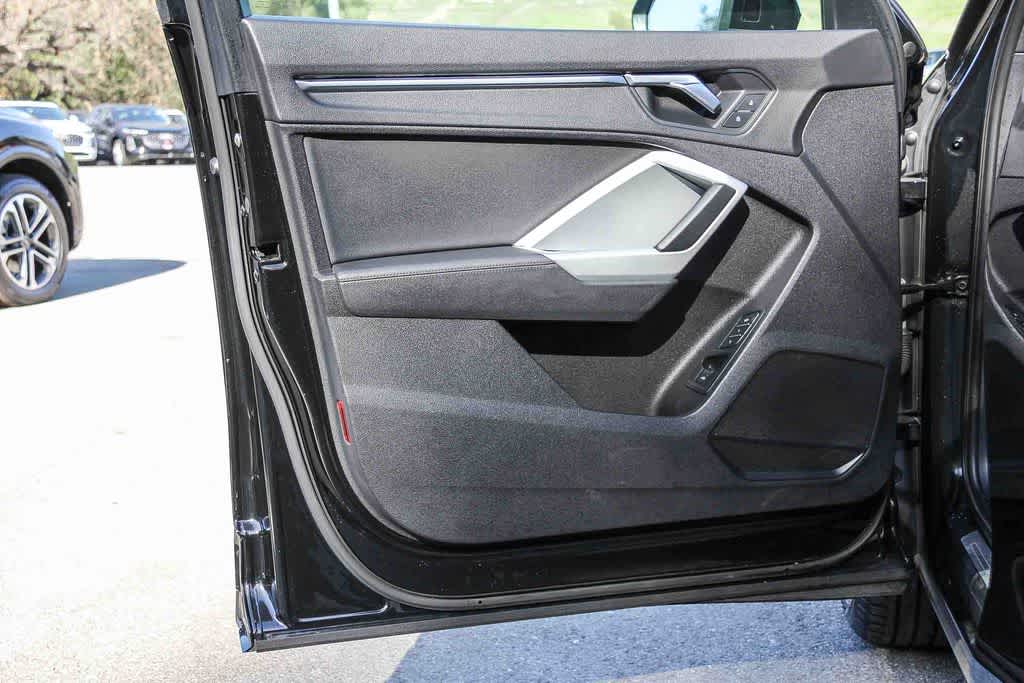 Thumbnail: 2022 Audi Q3 - 22