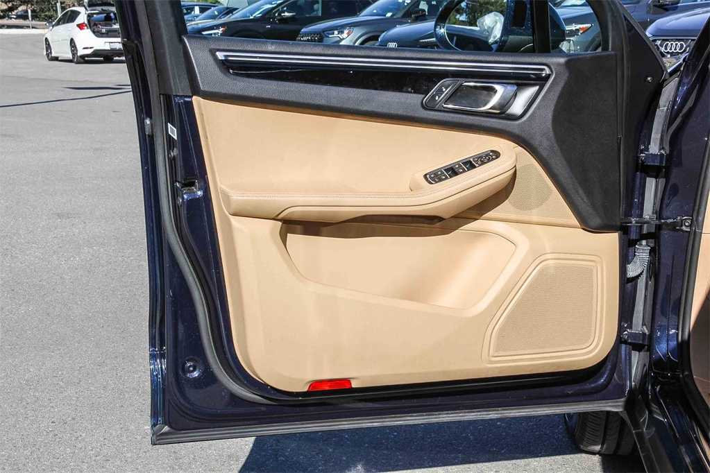 Thumbnail: 2018 Porsche Macan - 21