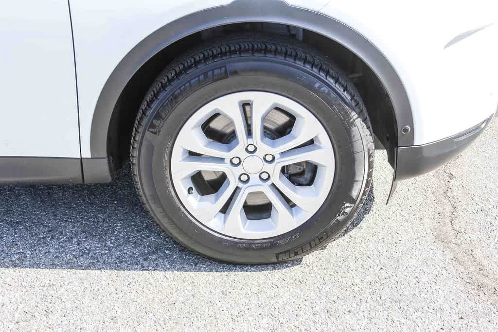 Thumbnail: 2021 Land Rover Discovery Sport - 9