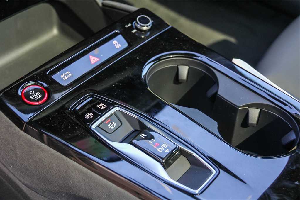 Thumbnail: 2025 Audi e-tron S - 21