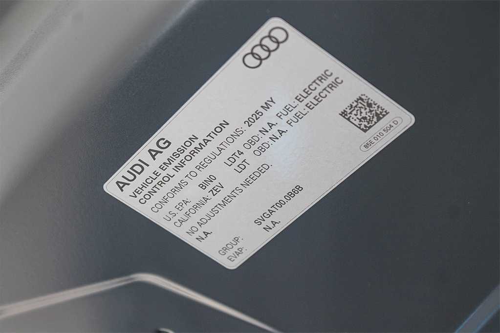 Thumbnail: 2025 Audi Q6 e-tron - 30