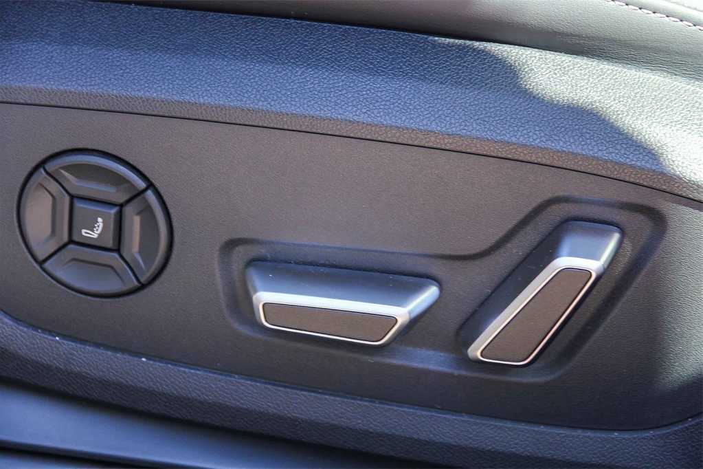 Thumbnail: 2025 Audi e-tron S - 22