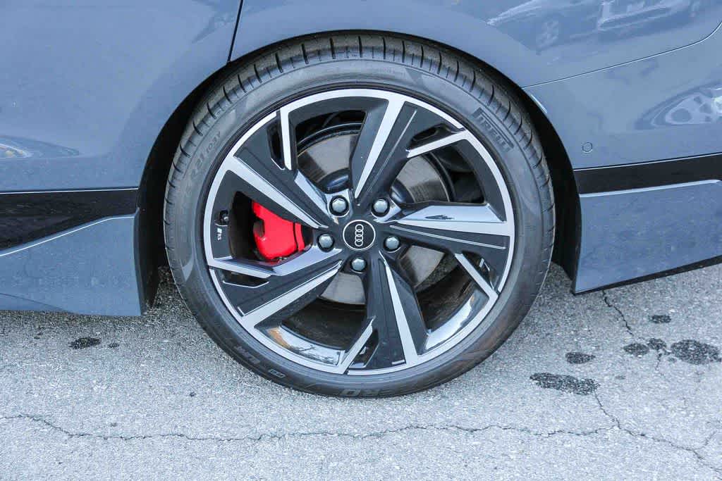 Thumbnail: 2025 Audi e-tron S - 10