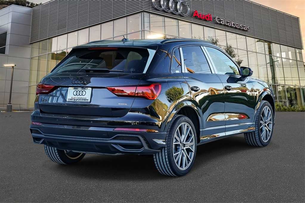 Thumbnail: 2025 Audi Q3 - 4