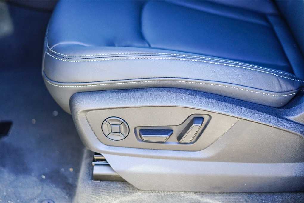 Thumbnail: 2026 Audi Q8 - 21