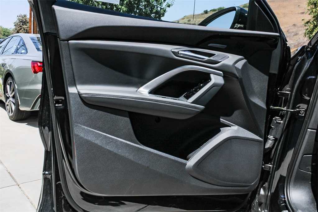 Thumbnail: 2025 Audi Q5 - 25