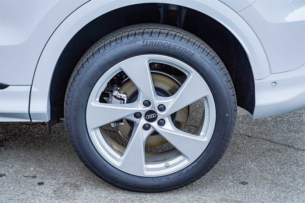 Thumbnail: 2025 Audi Q5 - 11