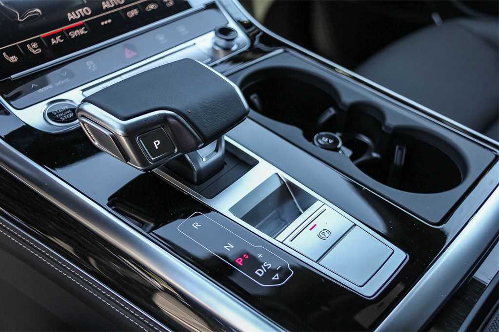 Thumbnail: 2026 Audi Q8 - 20