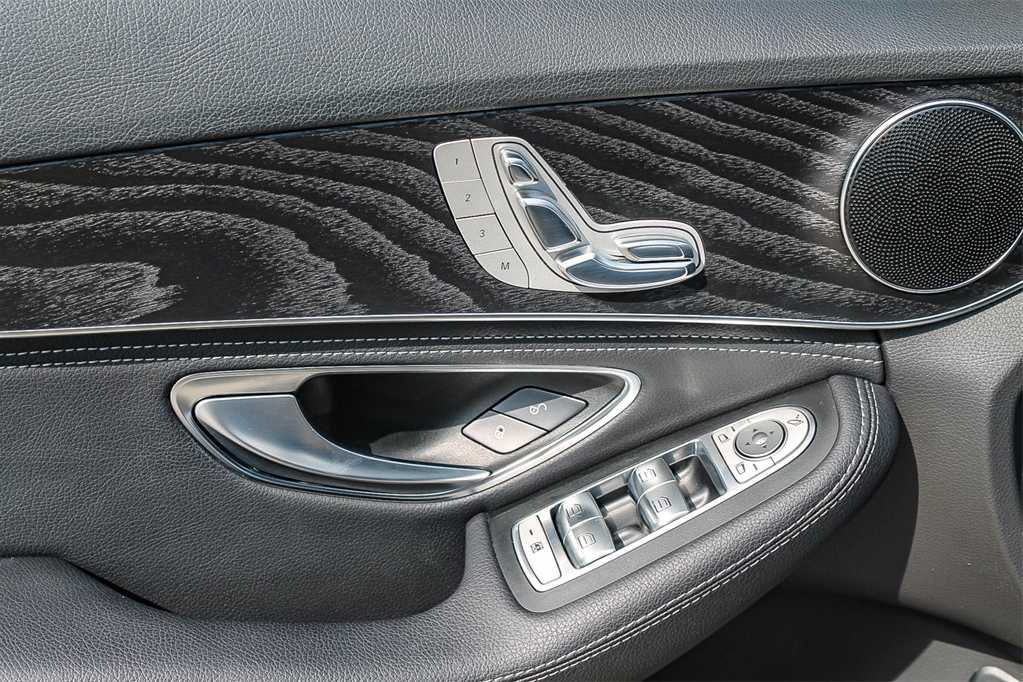 Thumbnail: 2016 Mercedes-Benz C-Class - 22