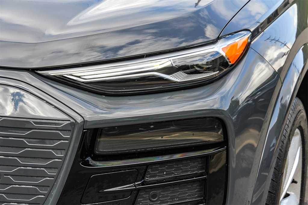 Thumbnail: 2025 Audi Q6 e-tron - 7