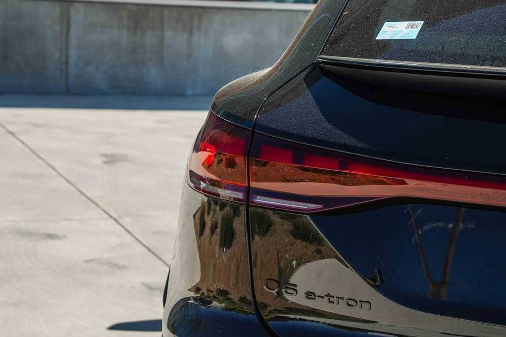 Thumbnail: 2027 Audi Q6 e-tron - 7