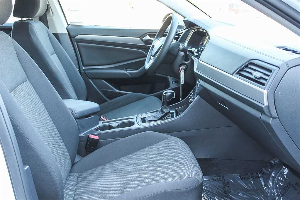 Thumbnail: 2019 Volkswagen Jetta - 18