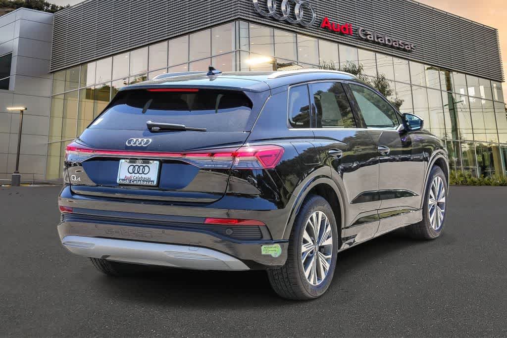 Thumbnail: 2023 Audi Q4 e-tron - 4