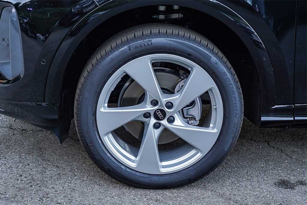 Thumbnail: 2025 Audi Q5 - 10