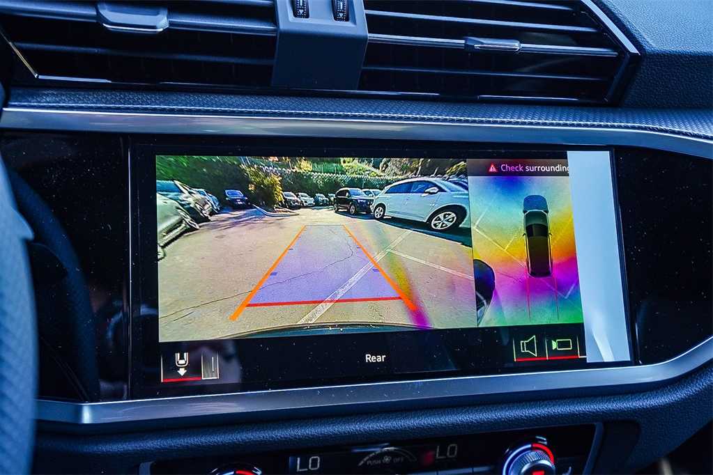 Thumbnail: 2025 Audi Q3 - 27