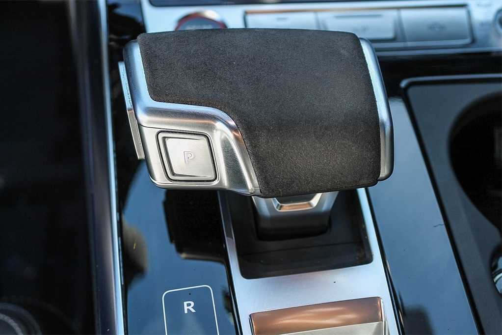 Thumbnail: 2023 Audi RS Q8 - 22