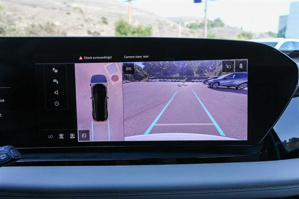 Thumbnail: 2025 Audi Q6 e-tron - 23