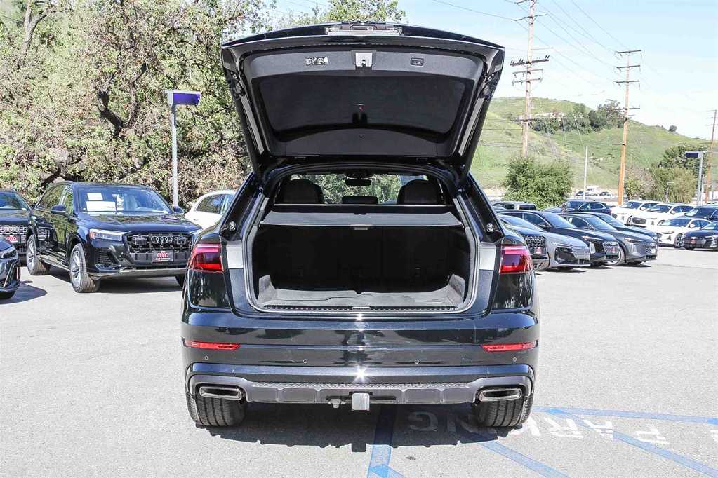 Thumbnail: 2025 Audi Q8 - 26