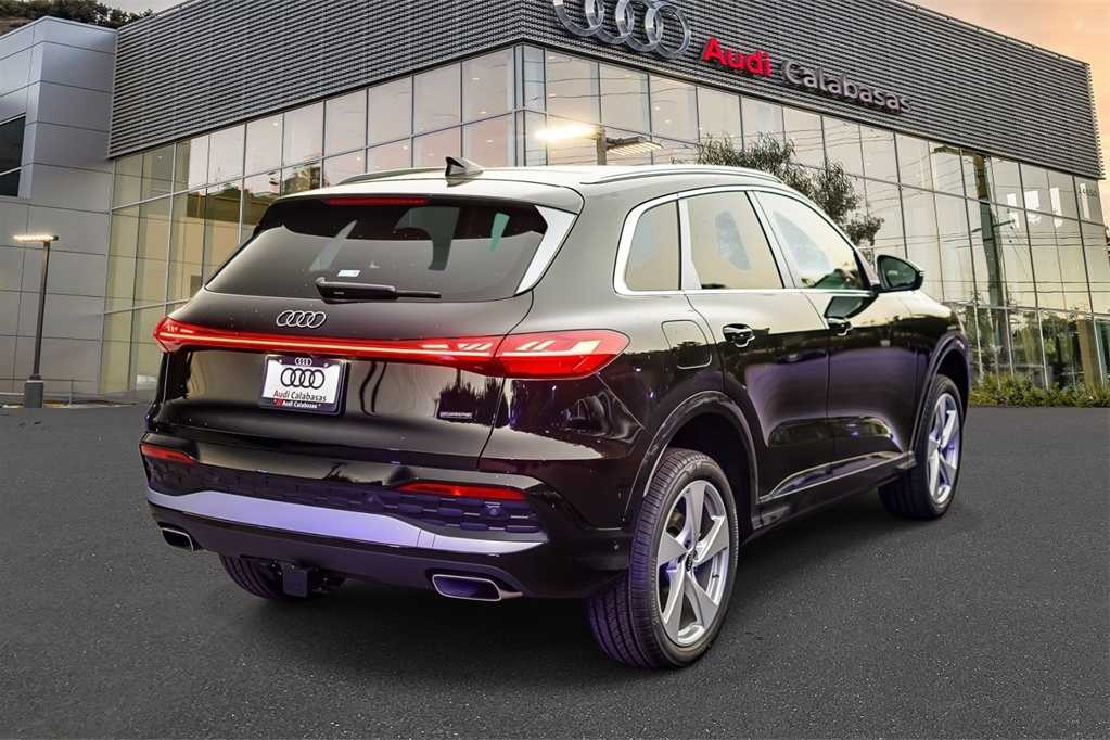 Thumbnail: 2025 Audi Q5 - 4