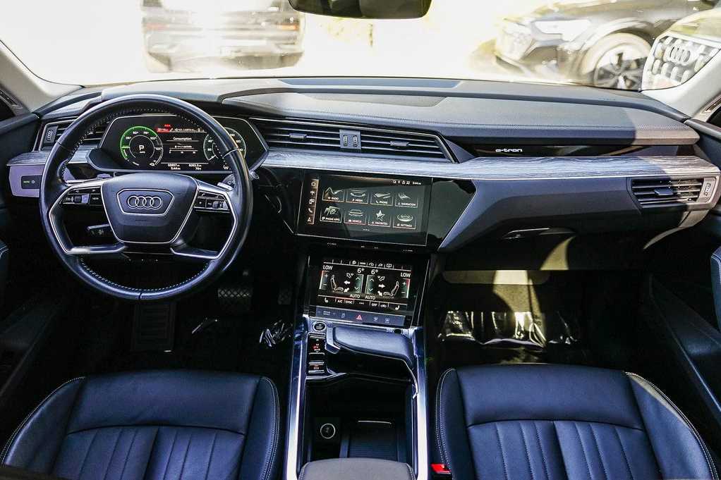 Thumbnail: 2021 Audi e-tron - 11