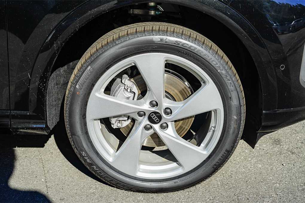 Thumbnail: 2025 Audi Q5 - 9