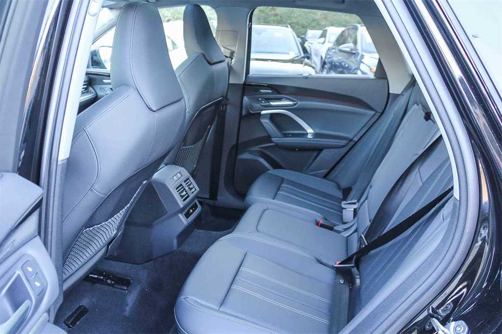 Thumbnail: 2025 Audi Q5 - 17