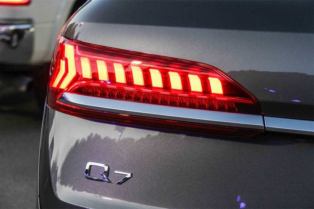 Thumbnail: 2023 Audi Q7 - 7