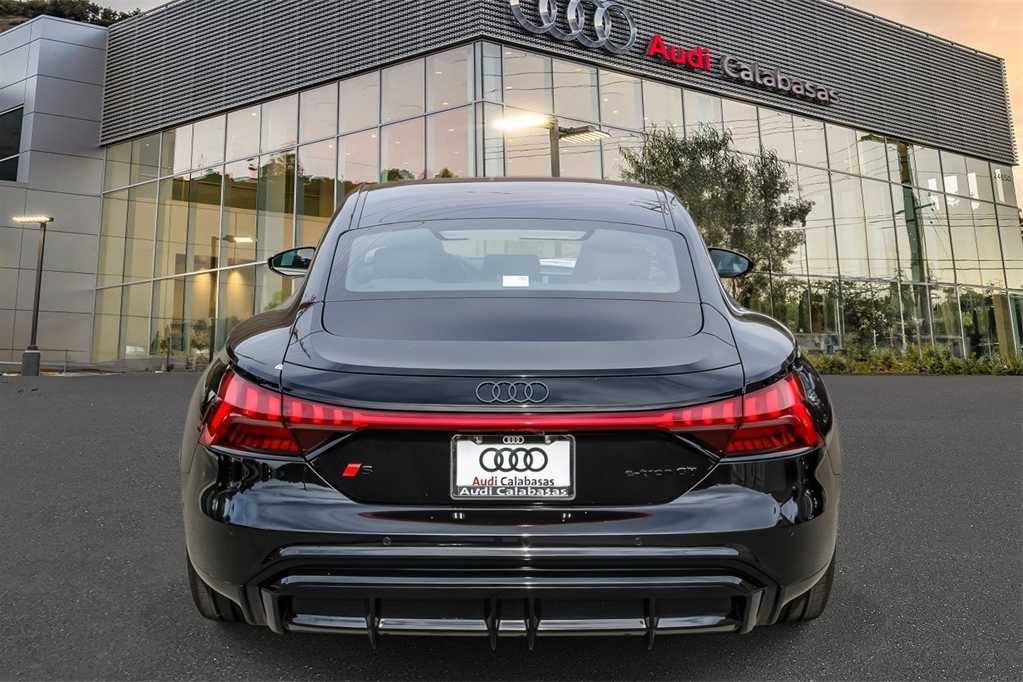 Thumbnail: 2026 Audi e-tron GT - 3