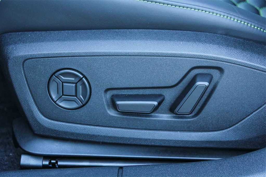 Thumbnail: 2026 Audi RS 3 - 21