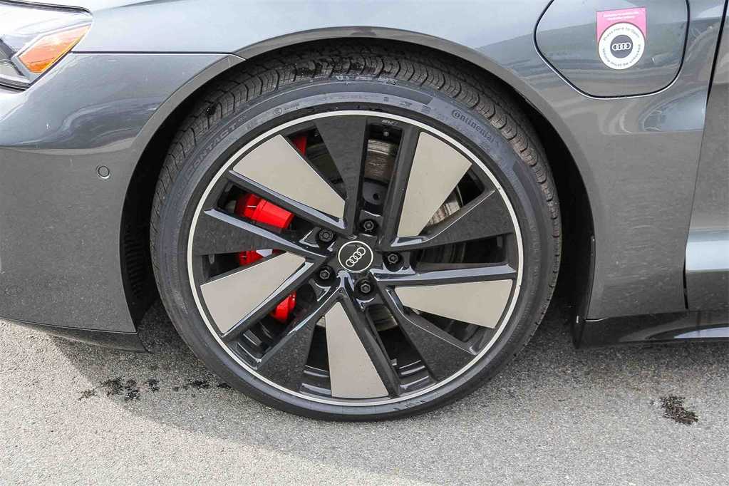 Thumbnail: 2026 Audi e-tron GT - 9