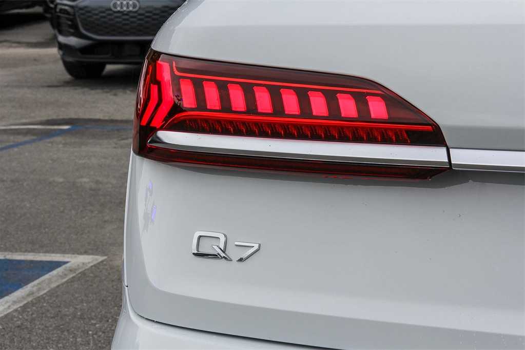 Thumbnail: 2023 Audi Q7 - 11