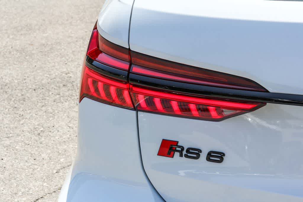 Thumbnail: 2023 Audi RS 6 - 11