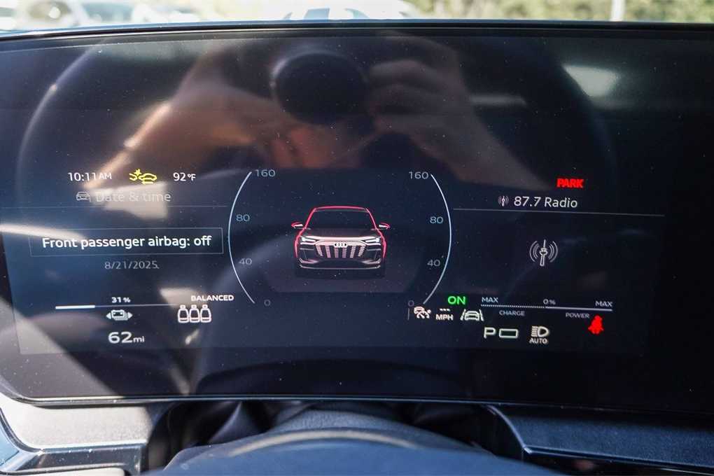 Thumbnail: 2025 Audi Q6 e-tron - 25
