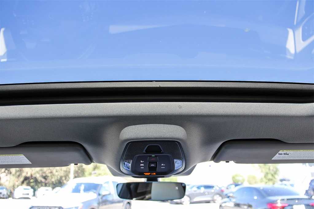 Thumbnail: 2025 Audi Q6 e-tron - 12