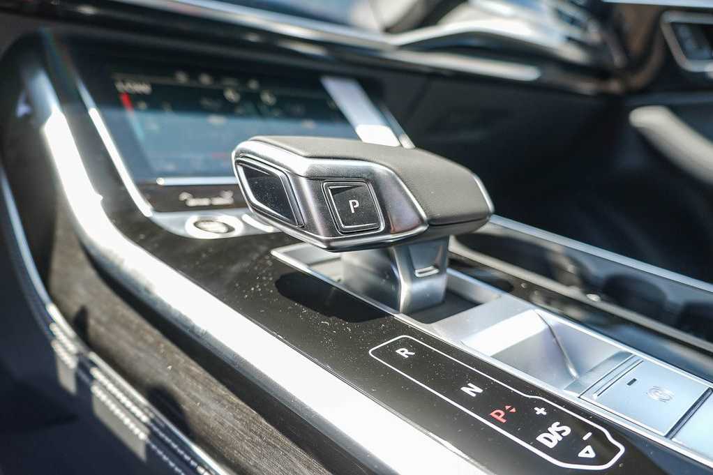 Thumbnail: 2026 Audi Q8 - 25