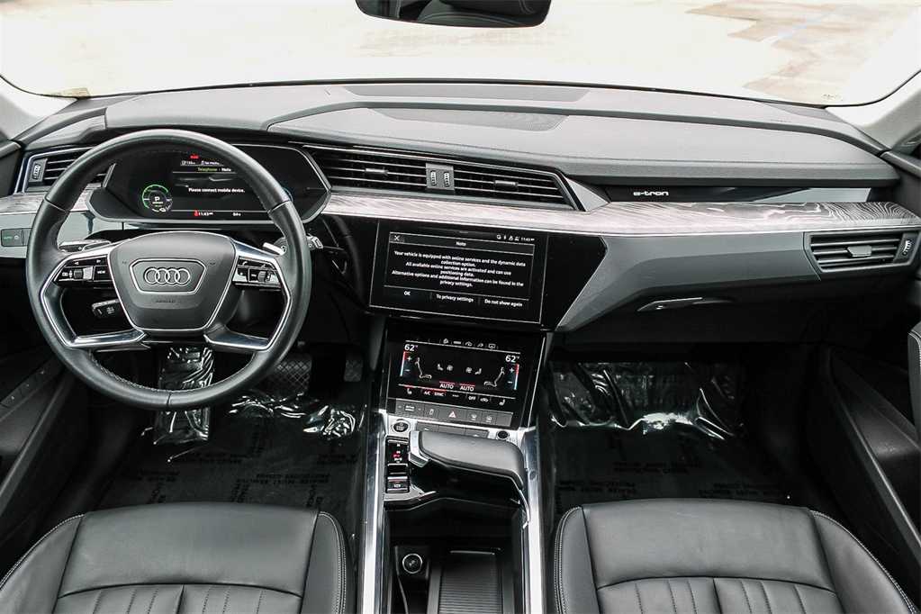 Thumbnail: 2022 Audi e-tron - 12