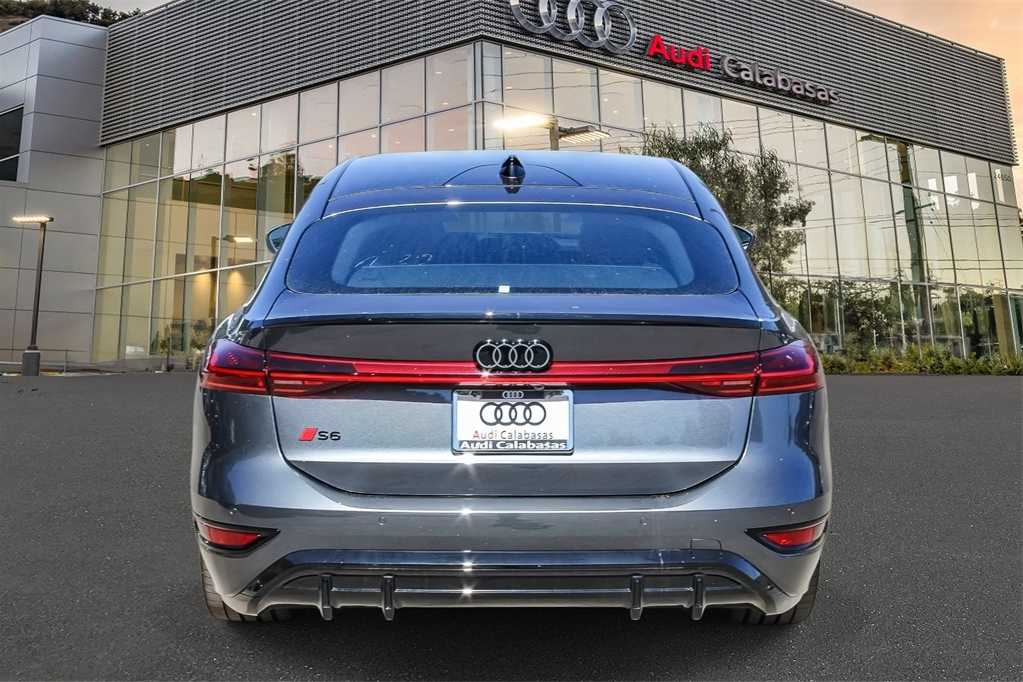 Thumbnail: 2025 Audi e-tron S - 3