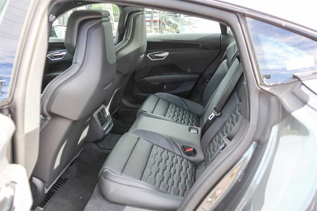 Thumbnail: 2026 Audi e-tron GT - 17