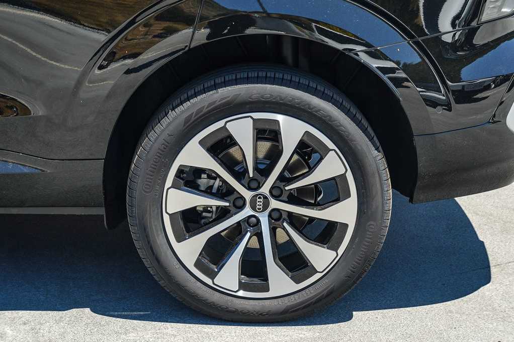Thumbnail: 2026 Audi Q3 - 11