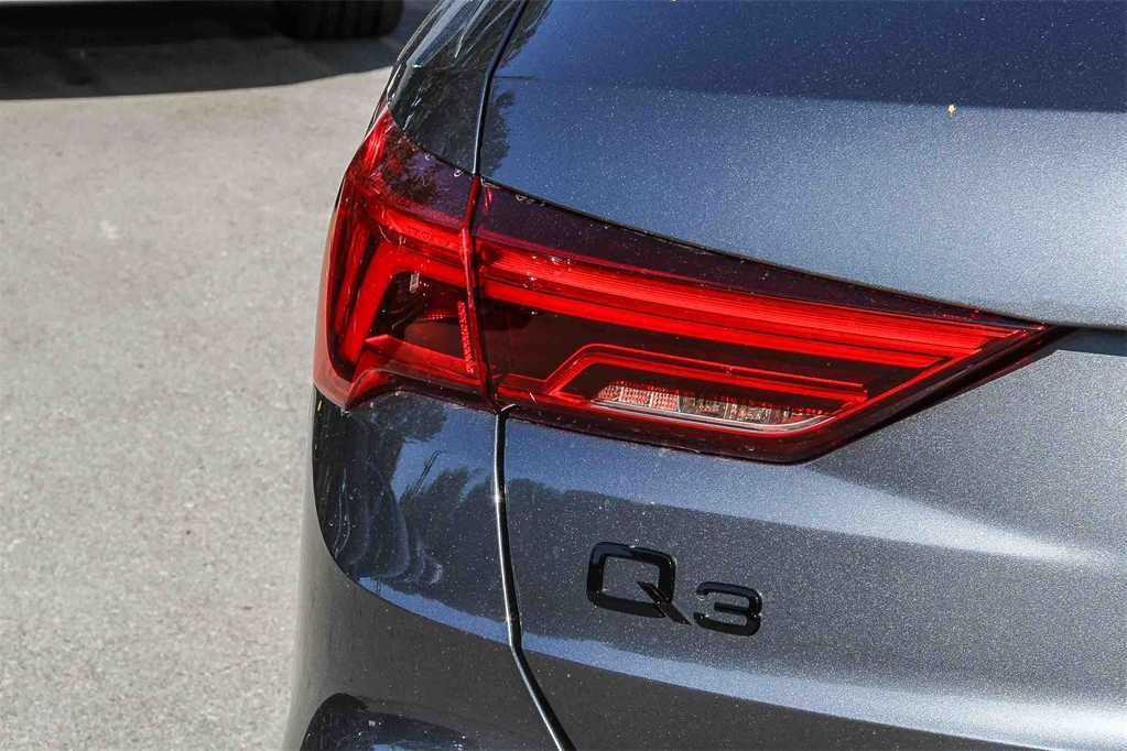 Thumbnail: 2025 Audi Q3 - 11