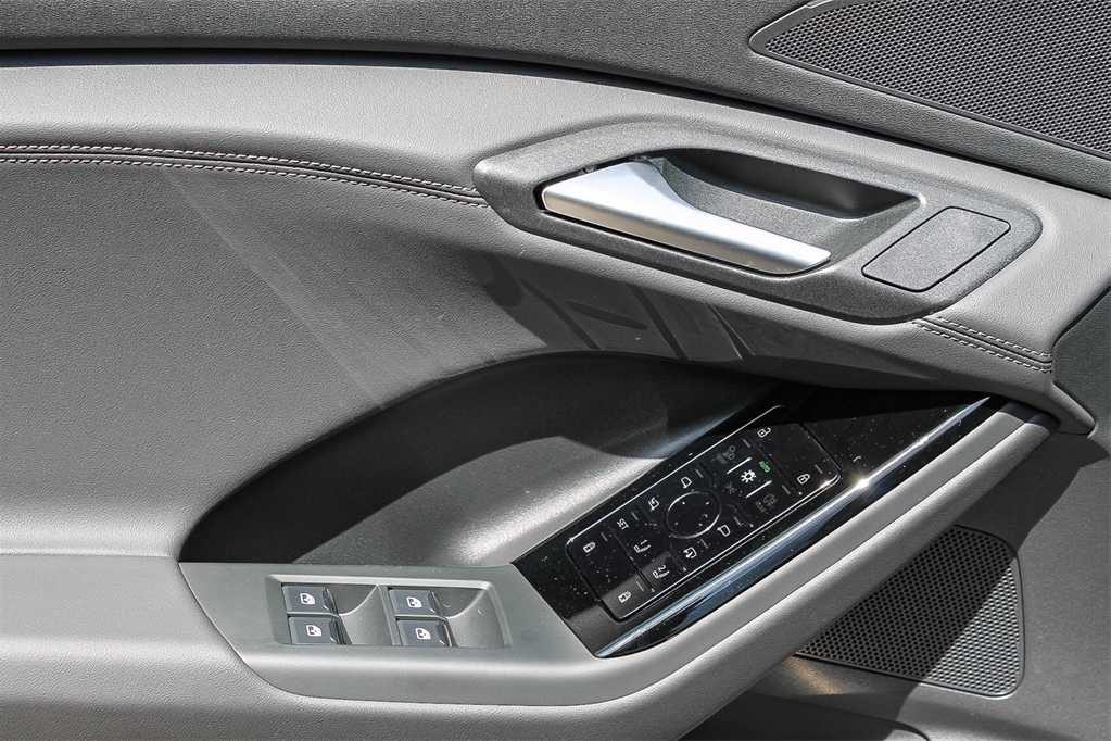 Thumbnail: 2025 Audi Q6 e-tron - 22