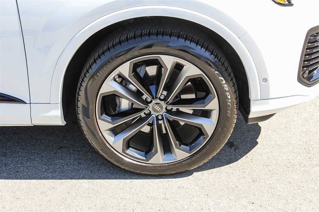 Thumbnail: 2025 Audi Q7 - 9