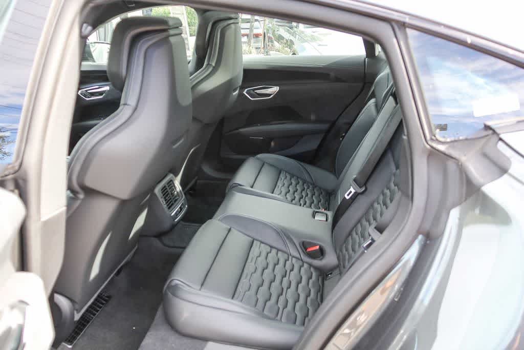 Thumbnail: 2026 Audi e-tron GT - 17