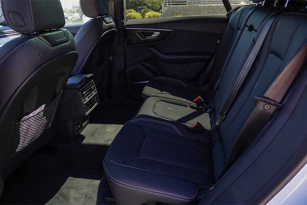 Thumbnail: 2025 Audi Q8 - 21