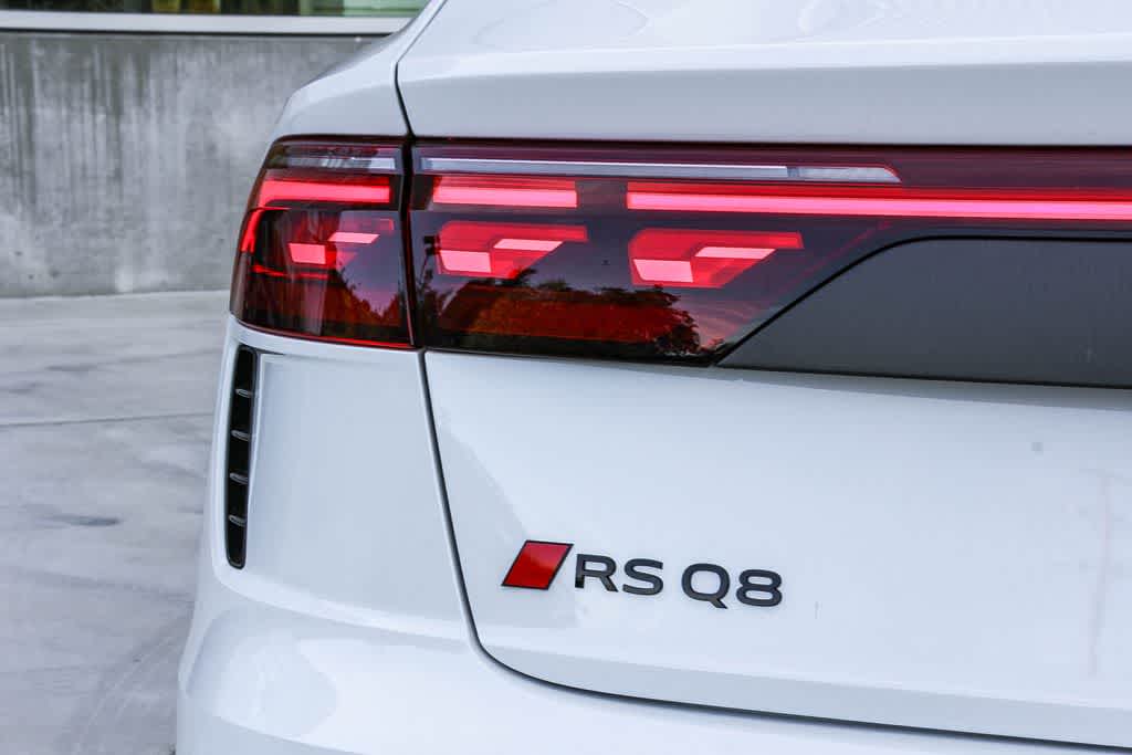 Thumbnail: 2026 Audi RS Q8 - 11