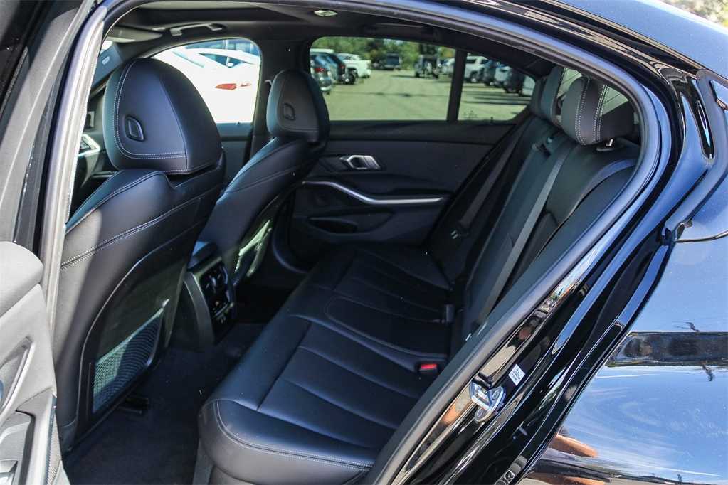 Thumbnail: 2022 BMW 3 Series - 16