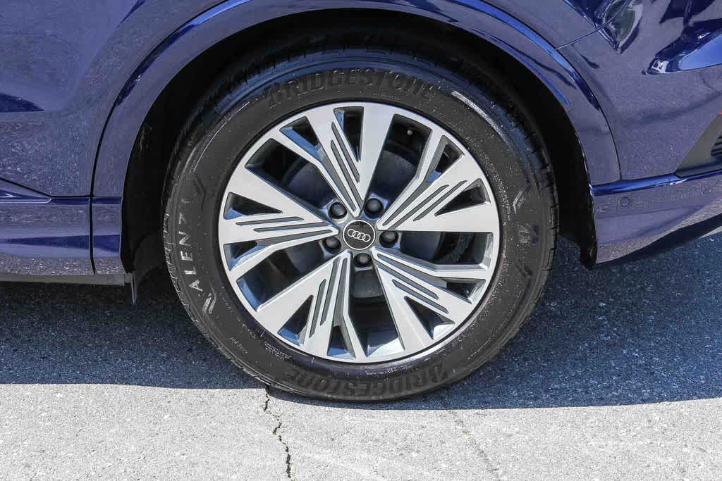 Thumbnail: 2023 Audi Q4 e-tron - 10