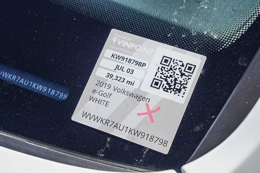 Thumbnail: 2019 Volkswagen e-Golf - 31